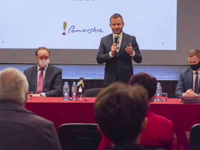 Zdjęcie z uroczystego podpisania umów Aktywne Sołectwo Pomorskie 2021