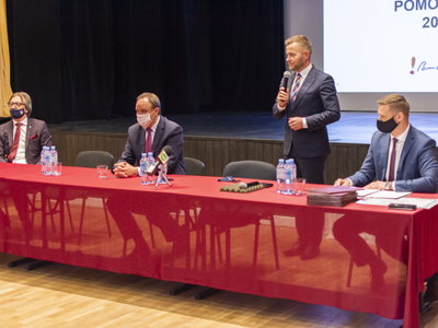 Zdjęcie z uroczystego podpisania umów Aktywne Sołectwo Pomorskie 2021