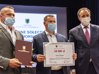 Zdjęcie z uroczystego podpisania umów Aktywne Sołectwo Pomorskie 2021