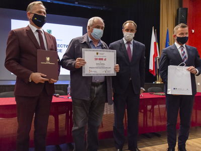 Zdjęcie z uroczystego podpisania umów Aktywne Sołectwo Pomorskie 2021