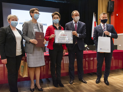 Zdjęcie z uroczystego podpisania umów Aktywne Sołectwo Pomorskie 2021