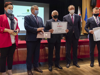 Zdjęcie z uroczystego podpisania umów Aktywne Sołectwo Pomorskie 2021