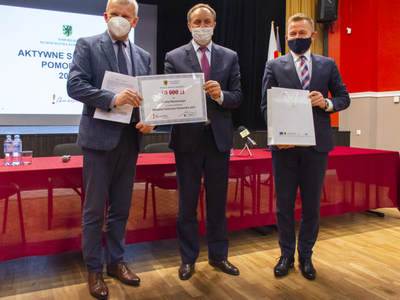 Zdjęcie z uroczystego podpisania umów Aktywne Sołectwo Pomorskie 2021