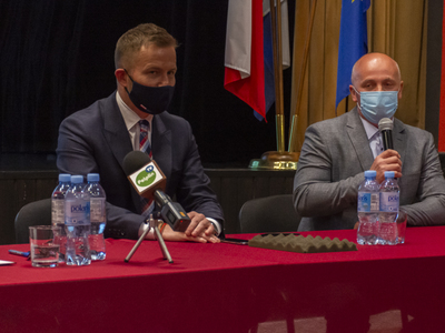 Zdjęcie z uroczystego podpisania umów Aktywne Sołectwo Pomorskie 2021