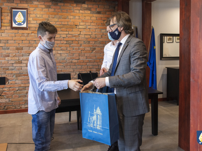 zdjęcia z przekazania dresów