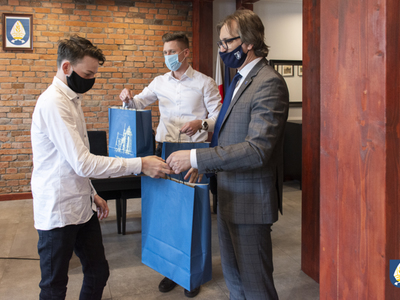 zdjęcia z przekazania dresów