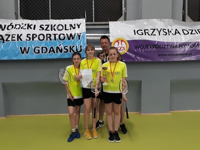 zdjęcie przedstawiajace drużynę ze Szkoły Podstawowej w Małych Walichnowach 