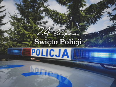 Zdjęcie dachu radiowozu z napisem 24 lipca Święto Policji.