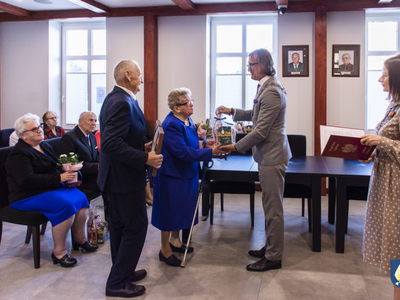 zdjęcie z uroczystości wręczenia Medali za Długoletnie Pożycie Małżeńskie