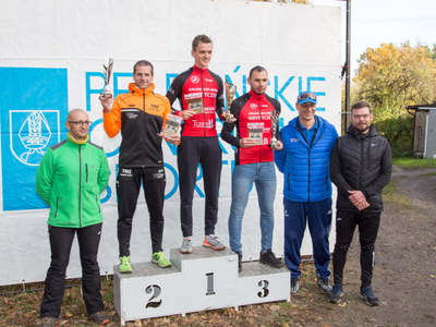 Zdjęcie uczestników na podium