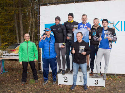 Zdjęcie uczestników na podium