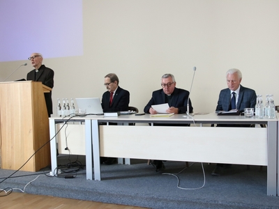 Zdjęcie z konferencji "Wielcy ludzie małego Pelplina”