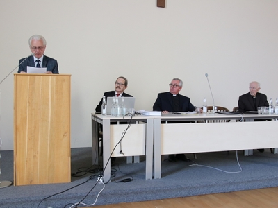 Zdjęcie z konferencji "Wielcy ludzie małego Pelplina”