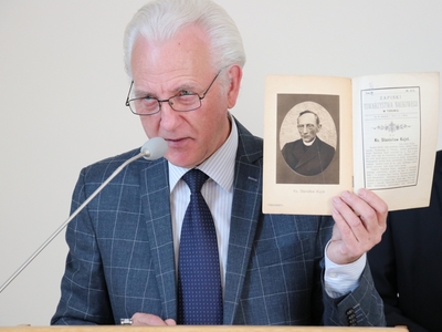 Zdjęcie z konferencji "Wielcy ludzie małego Pelplina”