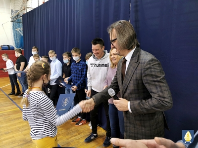 zdjęcie ze spotkania Burmistrza ze sportowcami ze Szkoły Podstawowej Małych Walichnowach