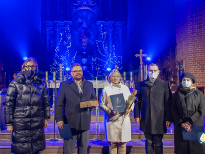 zdjęcie z wydarzenia Świąteczny koncert połączony z Gminną Galą Wolontariatu 2021
