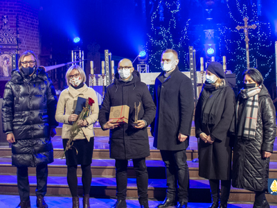 zdjęcie z wydarzenia Świąteczny koncert połączony z Gminną Galą Wolontariatu 2021