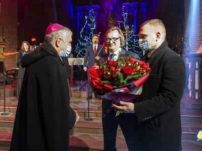 zdjęcie z wydarzenia Świąteczny koncert połączony z Gminną Galą Wolontariatu 2021