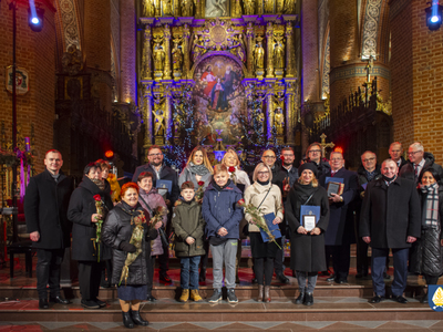 zdjęcie z wydarzenia Świąteczny koncert połączony z Gminną Galą Wolontariatu 2021