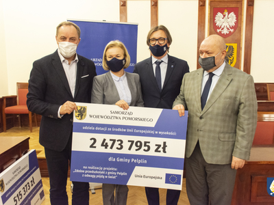 zdjecie z podpisania umowy 