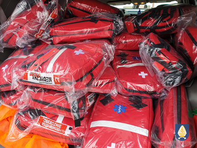 zdjecie pokazujące dary i przygotwani transportu pomocy humanitarnej na Ukrainę 