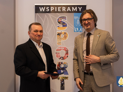 zdjęcie z podpisania umów na dotacje sportowe