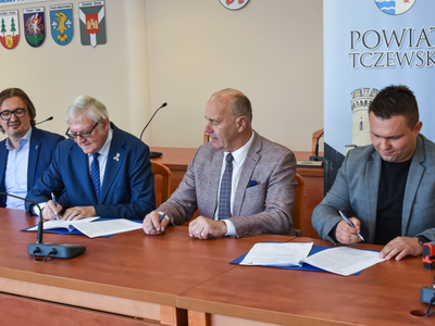 zdjęcie z podpisania umowy 