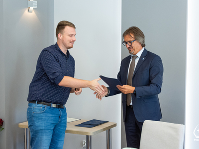 Burmistrz wręczył awanse nauczycielom oraz powierzył stanowiska dyrektorom