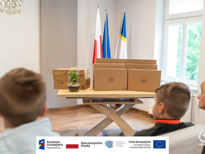 Ponad 450 laptopów trafi do uczniów z Gminy Pelplin
