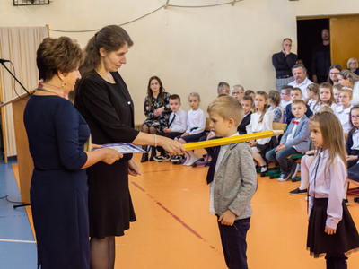 Zdjecie ślubowanie klas pierwszych