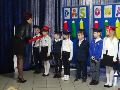 Zdjecie ślubowanie klas pierwszych