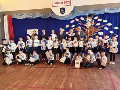 Zdjecie ślubowanie klas pierwszych