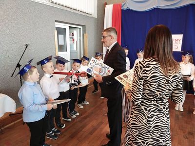 Zdjecie ślubowanie klas pierwszych