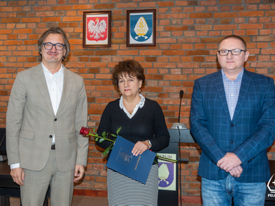zdjecie z uroczystości wręczenia nagród nauczycielom 