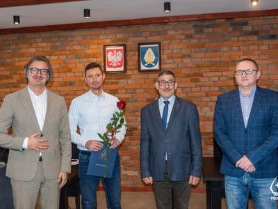 zdjecie z uroczystości wręczenia nagród nauczycielom 