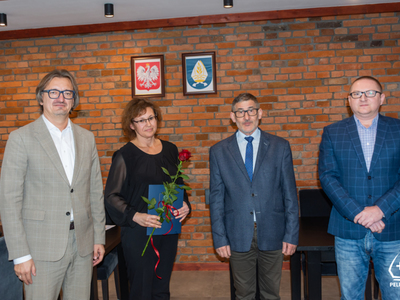 zdjecie z uroczystości wręczenia nagród nauczycielom 