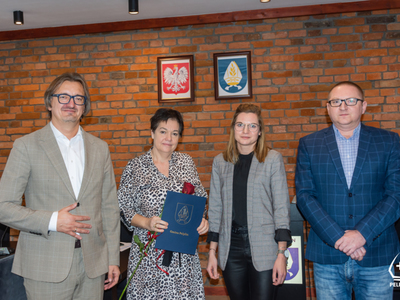 zdjecie z uroczystości wręczenia nagród nauczycielom 