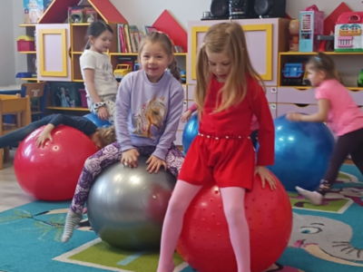 zdjęcie z bezpłatnych zajęć dodatkowe w pelplińskich przedszkolach