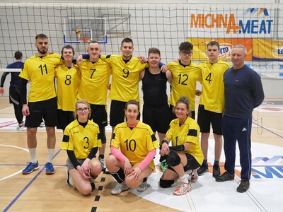Zdjecie z turnieju piłki siatkowej drużyn mieszanych w Pelplini