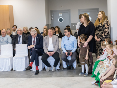 zdjęcie z uroczystości otwarcia nowej część przedszkola „Jedyneczka” w Pelplinie 