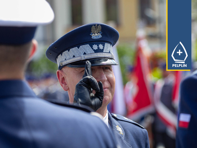 zdjęcie przedstawiające policjanta 
