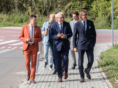 zdjęcie z uroczystości otwarcia ul. Bielawskiej i Okoniewskiego w Rożentalu 