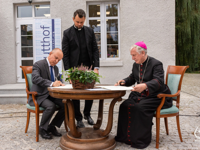 Zdjecie z pelplińskich obchodów Narodowego Dnia Pamięci Ofiar Niemieckiej Zbrodni Pomorskiej 1939 r.