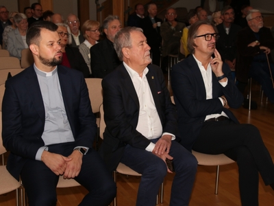 zdjęcie z konferencji „Wielcy ludzie małego Pelplina”
