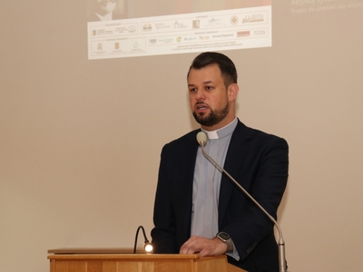 zdjęcie z konferencji „Wielcy ludzie małego Pelplina”