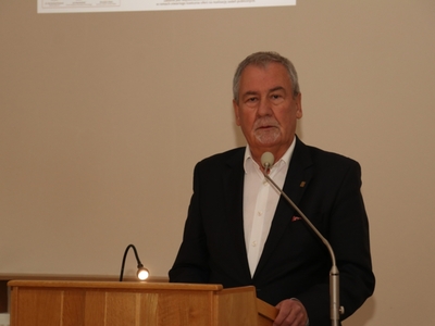 zdjęcie z konferencji „Wielcy ludzie małego Pelplina”