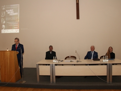 zdjęcie z konferencji „Wielcy ludzie małego Pelplina”