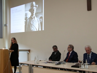 zdjęcie z konferencji „Wielcy ludzie małego Pelplina”