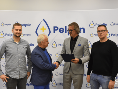 zdjęcie z podpisania umowy dotyczącej budowy chodnika przy ul. Podgórnej w Pelplinie