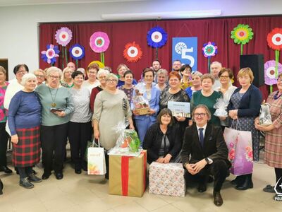 Zdjęcie z obchodów 5-lecia Klubu Seniora w Lignowach Szlacheckich 